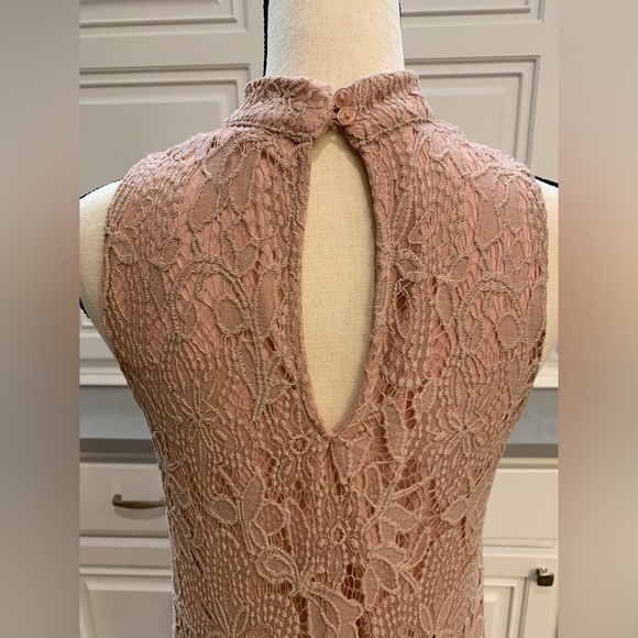 love, Fire ~ Lace Shift Dress with Keyhole Opening in Front & Back - Picture 9 of 15